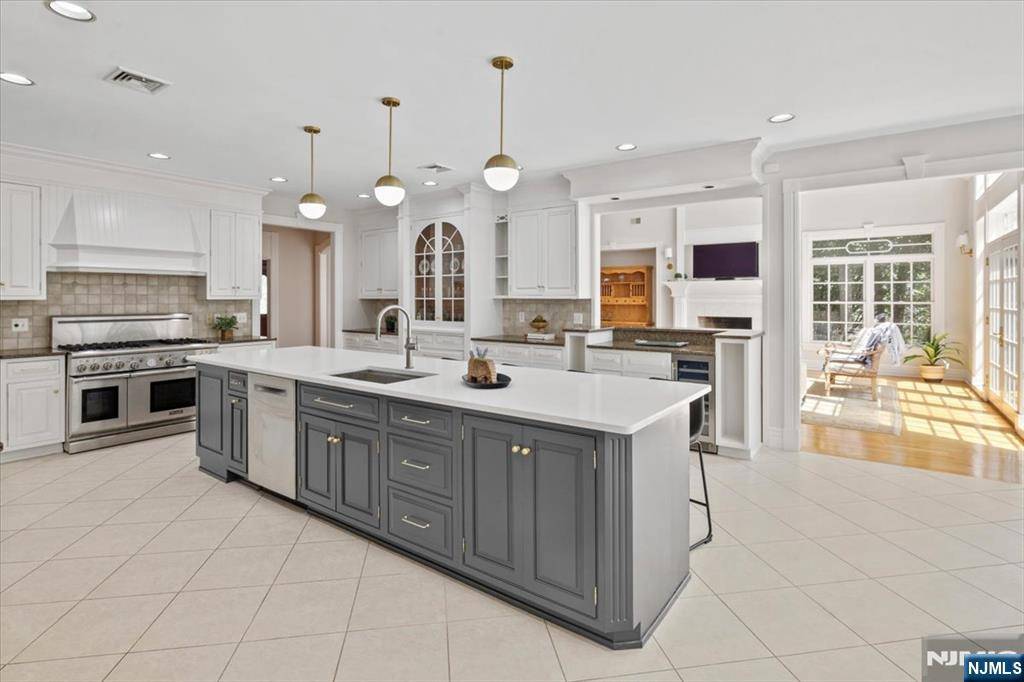 Saddle River, NJ 07458,154 E Saddle River RD