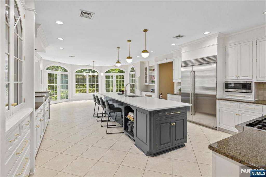 Saddle River, NJ 07458,154 E Saddle River RD