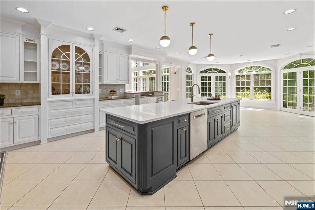 Saddle River, NJ 07458,154 E Saddle River RD