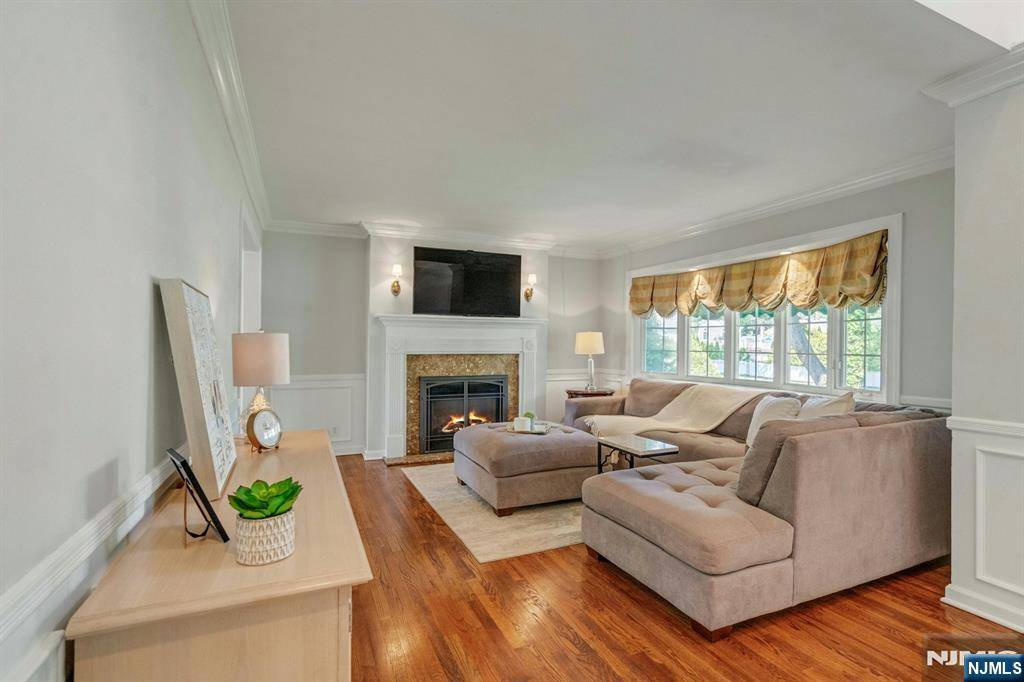 Glen Rock, NJ 07452,31 Woodvale RD