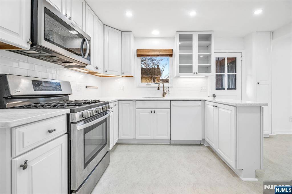 Cliffside Park, NJ 07010,44 Knox AVE