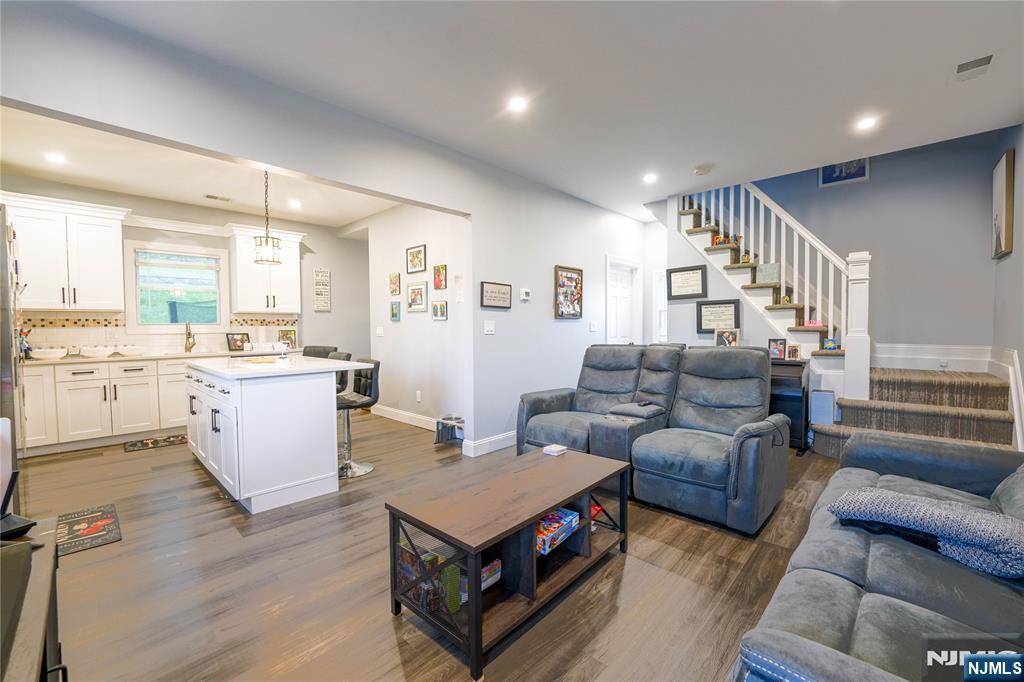 Totowa, NJ 07512,156 Barnert AVE