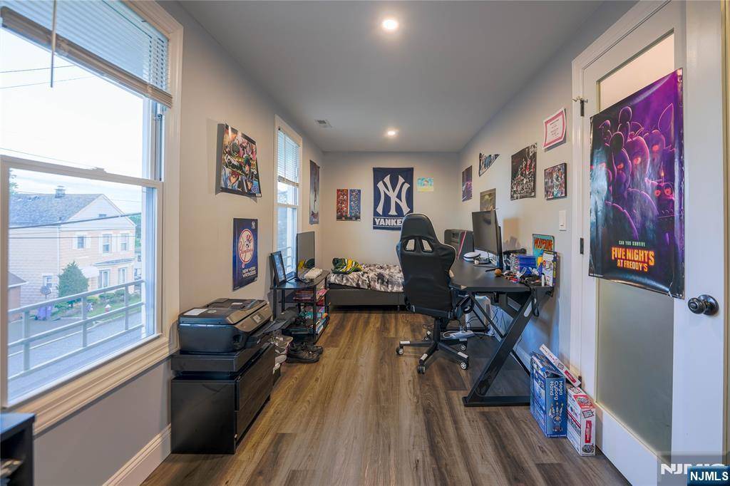 Totowa, NJ 07512,156 Barnert AVE