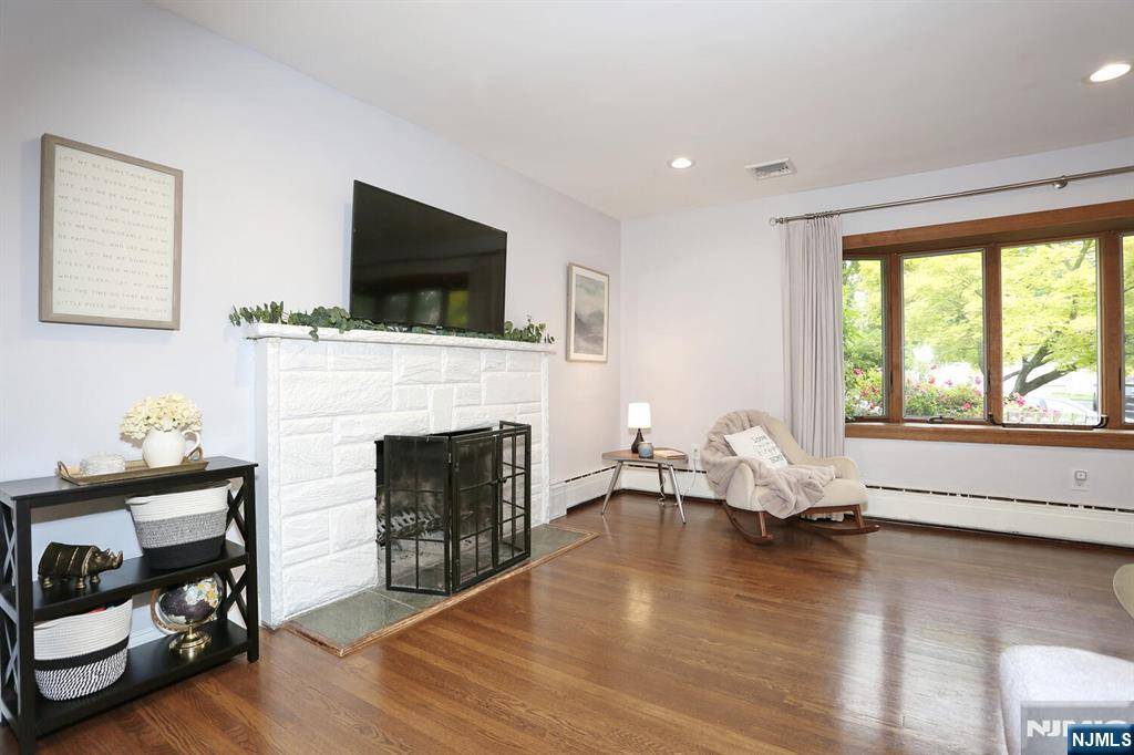 Dumont, NJ 07628,34 Blish PL
