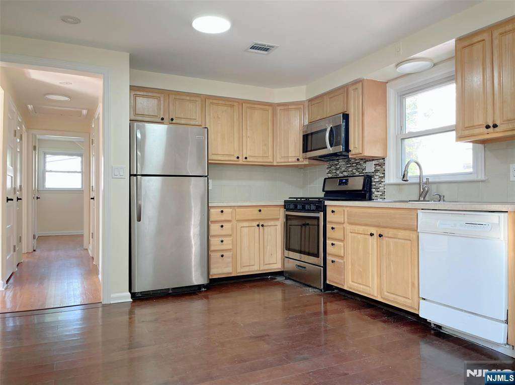 Ridgefield, NJ 07657,498 Chestnut ST #2