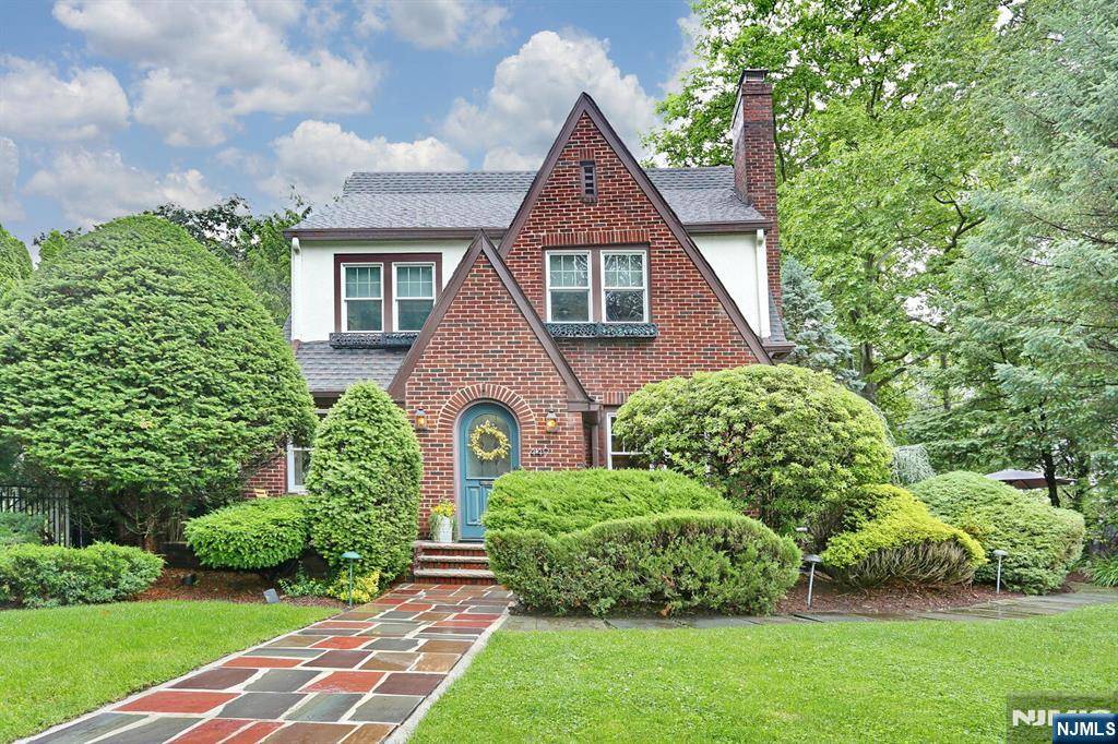Ridgewood, NJ 07450,449 Meadowbrook AVE