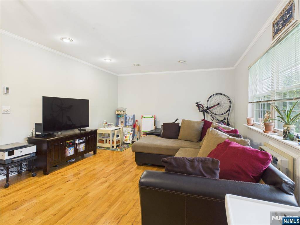 Ramsey, NJ 07446,32 Ferncroft