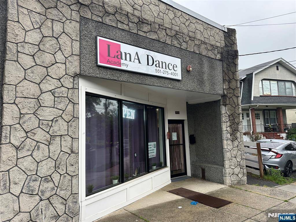 Bogota, NJ 07603,255 Queen Anne RD