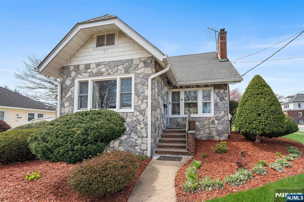 Lyndhurst, NJ 07071,121 Summit AVE