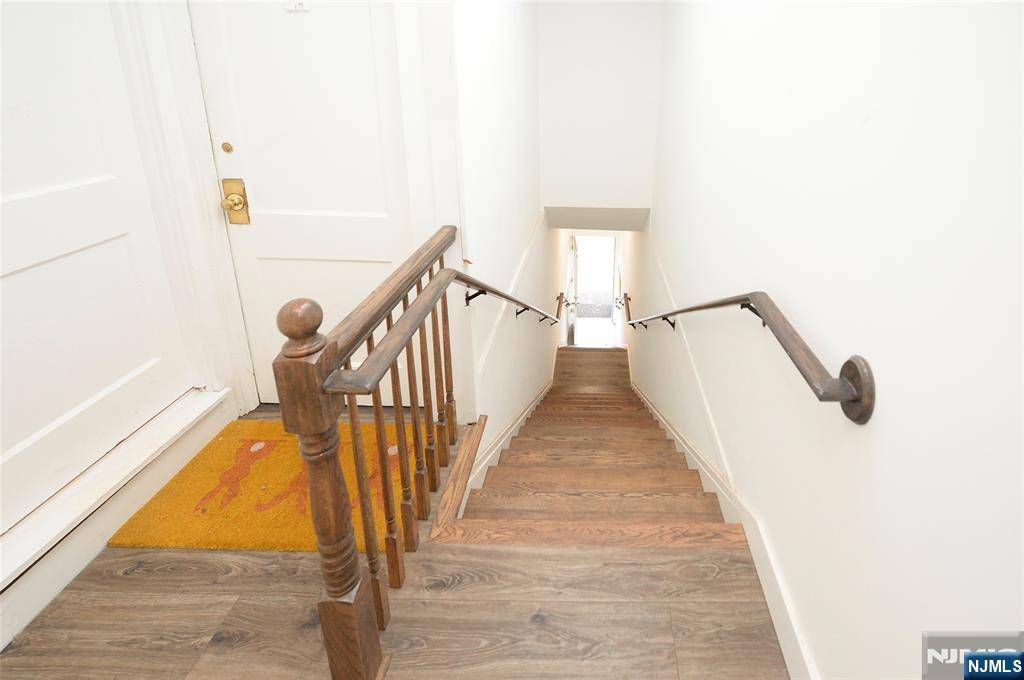 Glen Rock, NJ 07452,7 Main ST #2B