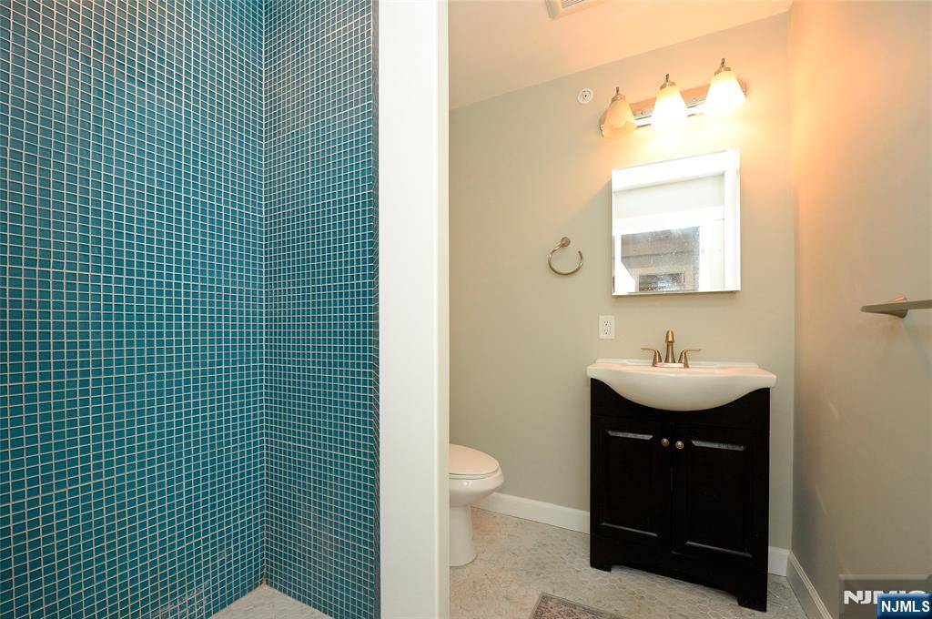 Glen Rock, NJ 07452,7 Main ST #2B