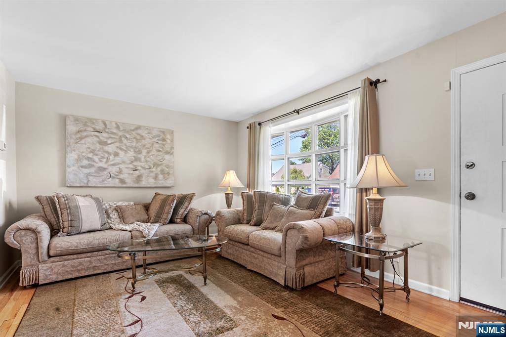 Clifton, NJ 07012,19 Jaskot LN