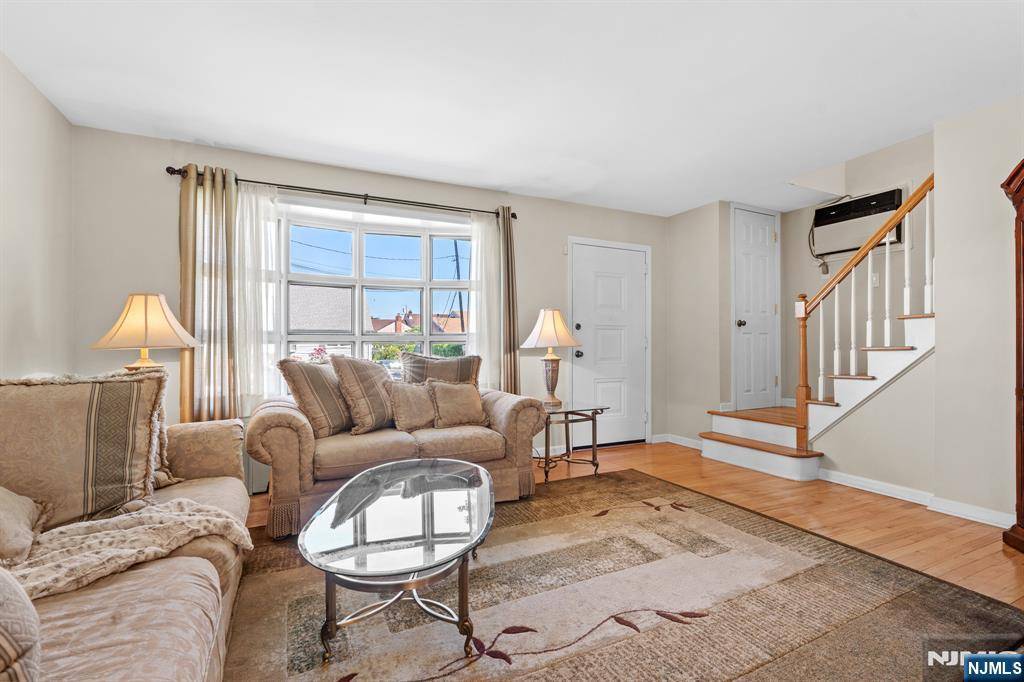 Clifton, NJ 07012,19 Jaskot LN