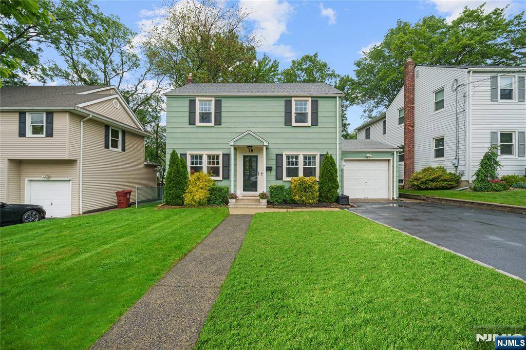 Nutley, NJ 07110,18 Cadmus ST