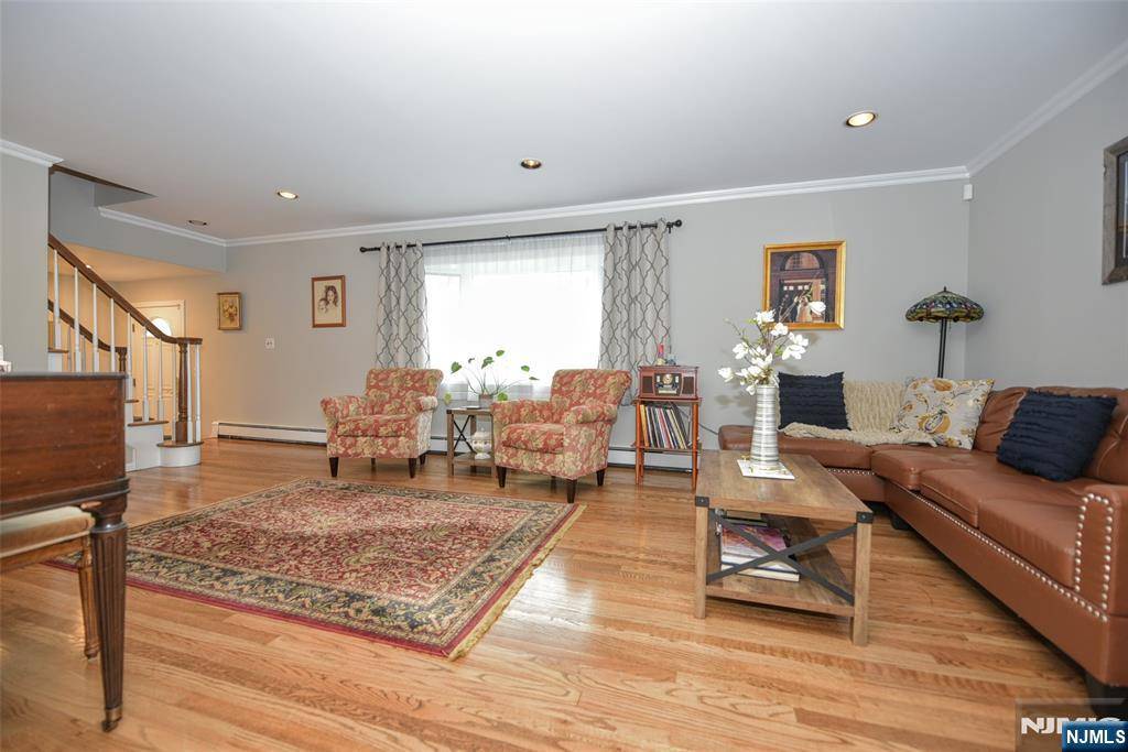 Wyckoff, NJ 07481,789 Charnwood DR