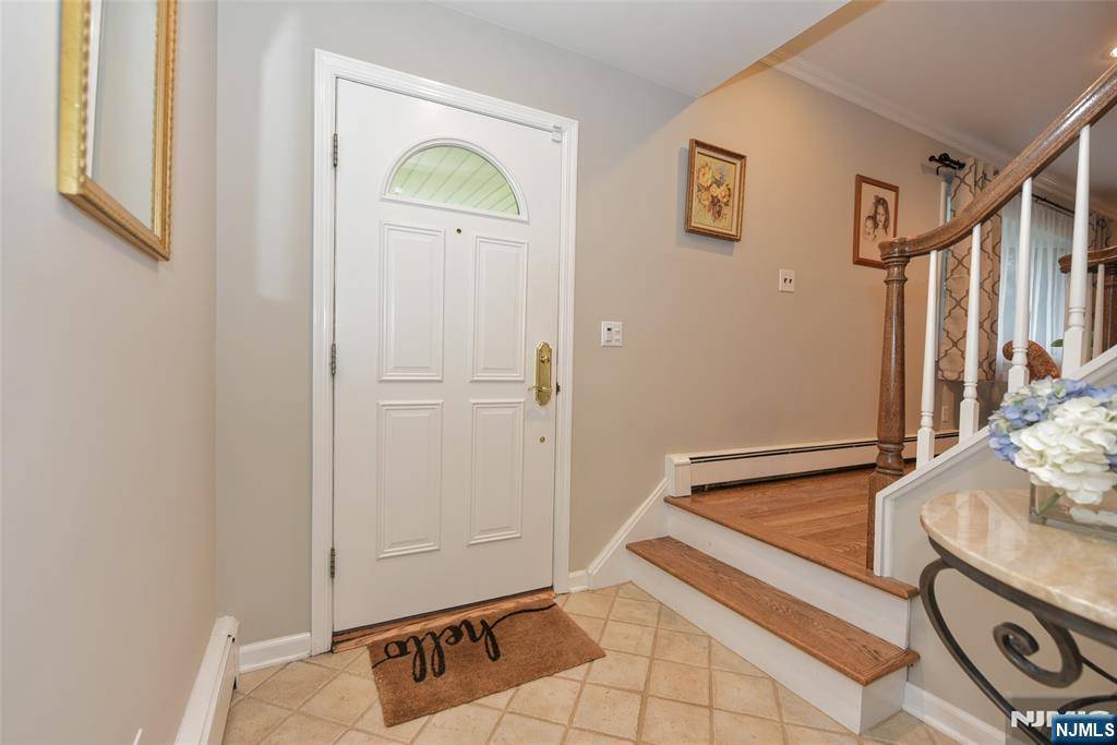 Wyckoff, NJ 07481,789 Charnwood DR
