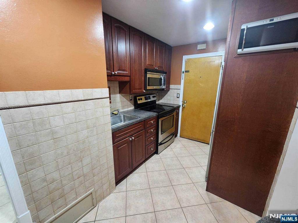 Harrison, NJ 07029,13 S 3rd ST #2F