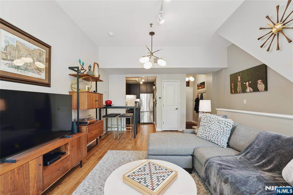 Jersey City, NJ 07302,158 Wayne ST #108a