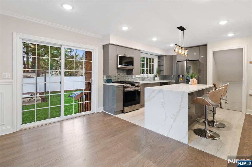 River Edge, NJ 07661,16 Coles CT
