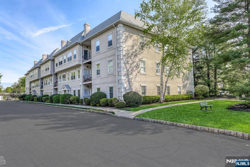 Wayne, NJ 07470,901 Burgundy WAY