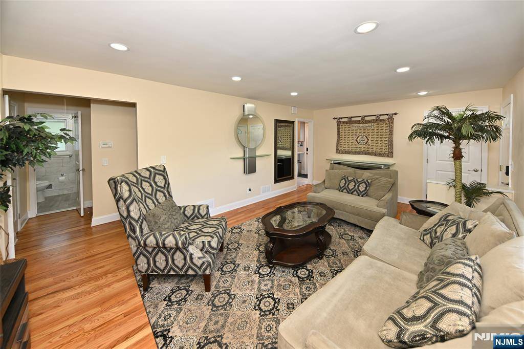 Twp Of Washington, NJ 07676,513 Ridgewood RD