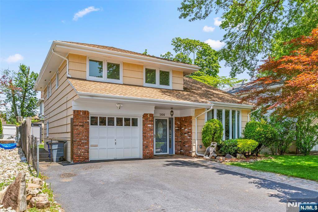 Dumont, NJ 07628,166 Dumont AVE