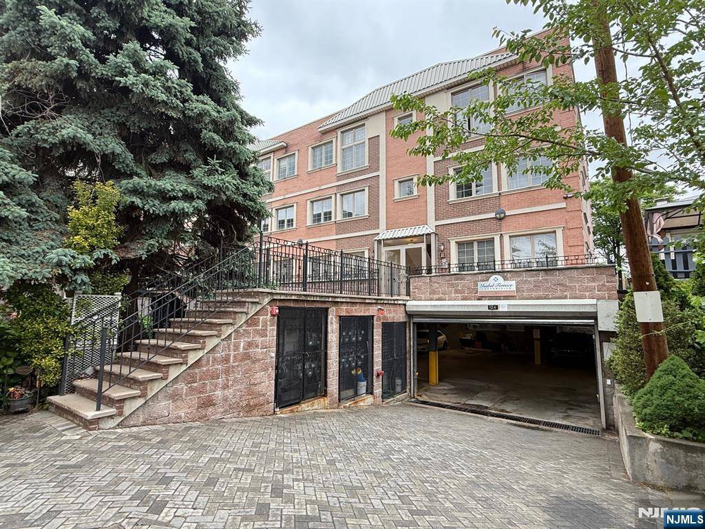 Guttenberg, NJ 07093,124 68th ST #204