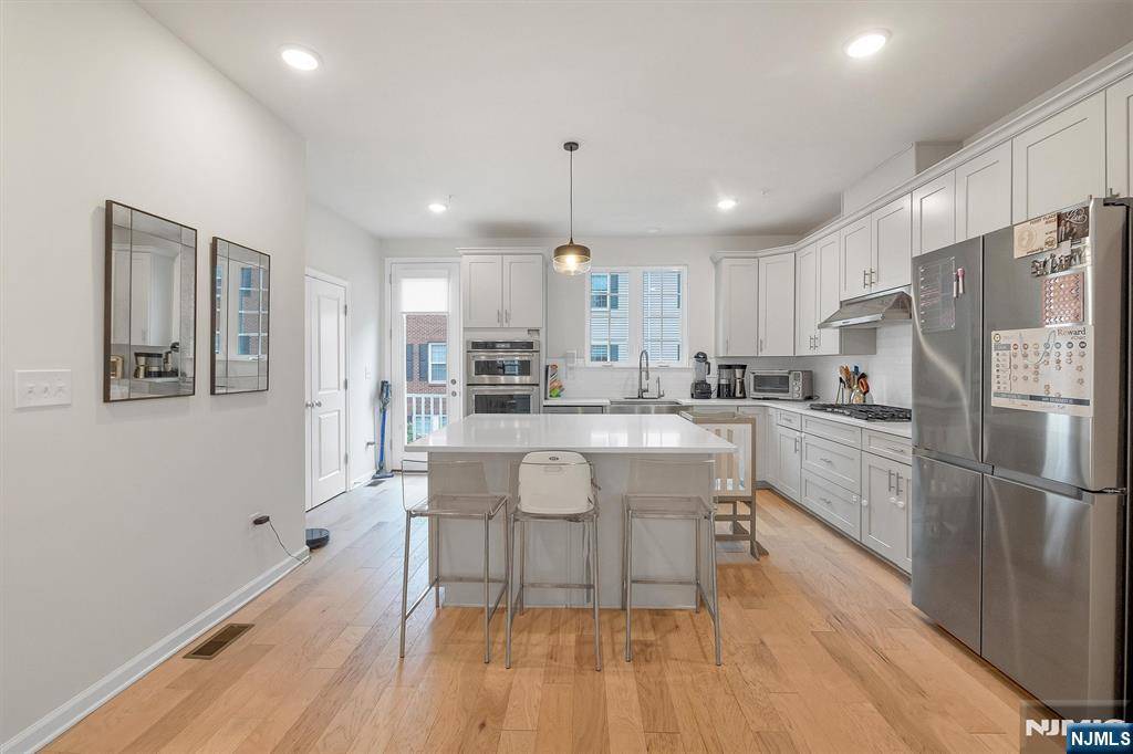 Fair Lawn, NJ 07410,83 Landmark LN