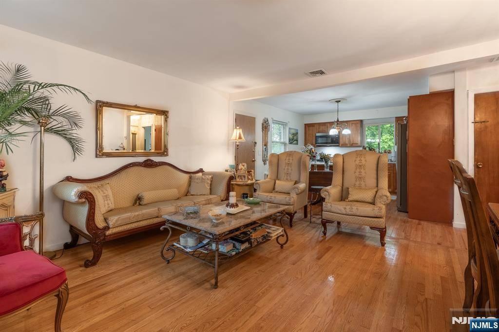 Fort Lee, NJ 07024,300 Mohegan WAY