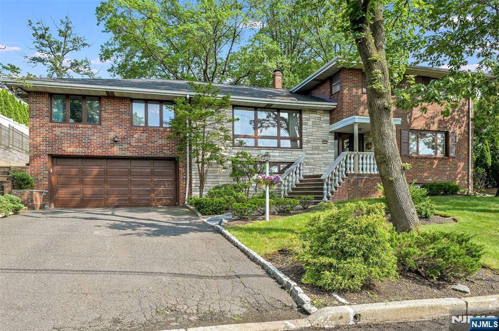 Englewood Cliffs, NJ 07632,379 Mauro RD
