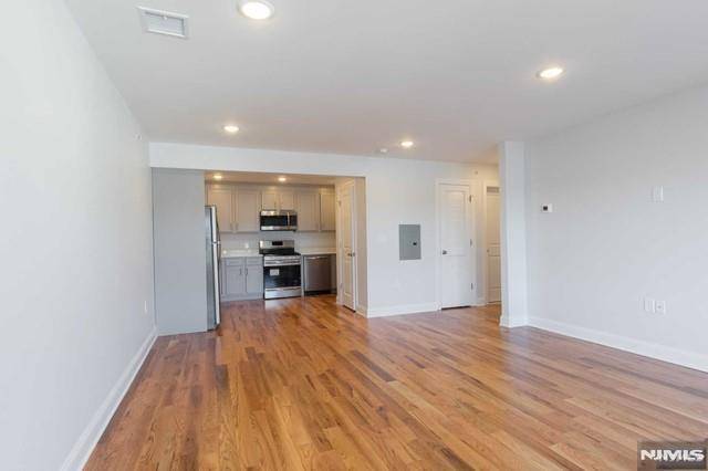 Garfield, NJ 07026,111 Monroe ST #15