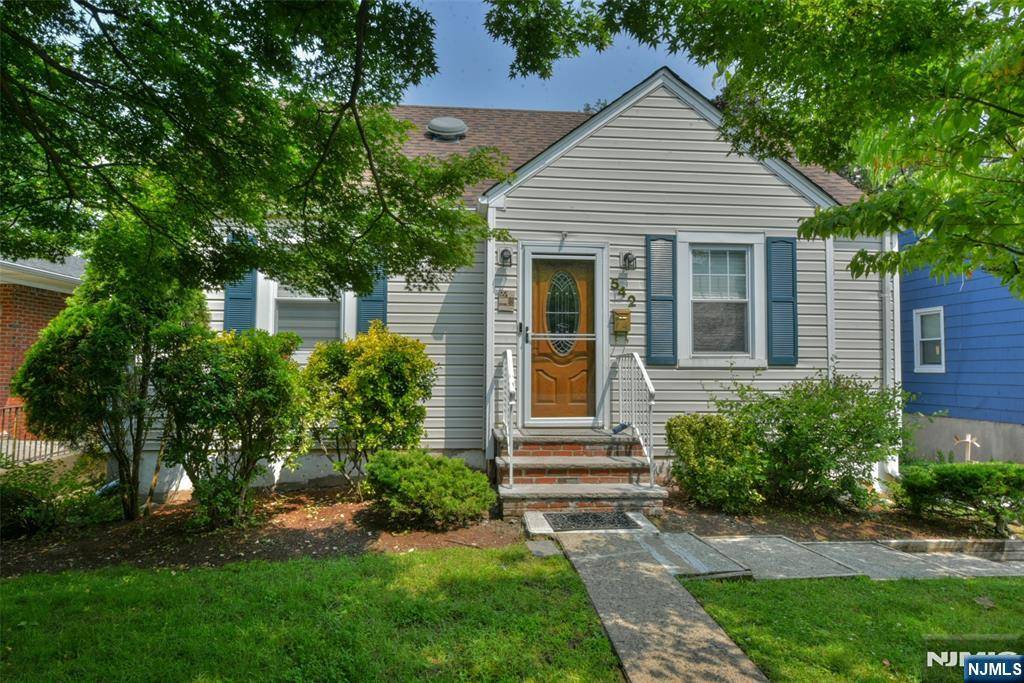 Paramus, NJ 07652,542 Coolidge PL