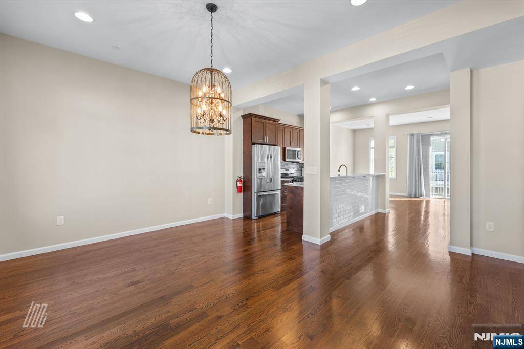 Wood Ridge, NJ 07075,16 Roosevelt DR