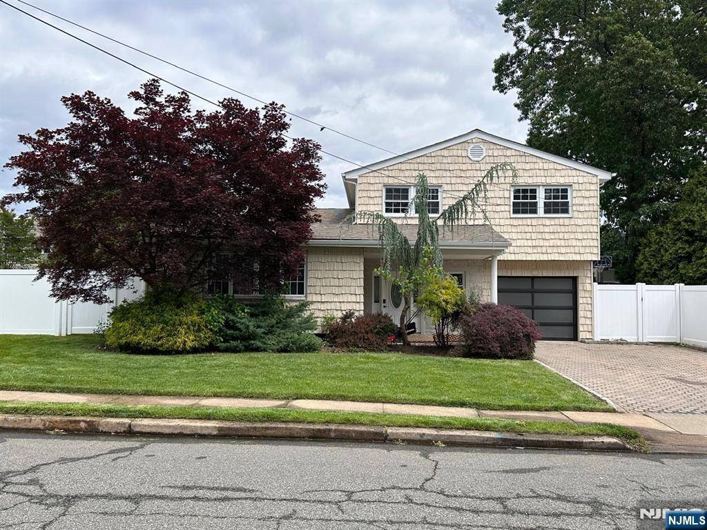 Woodbridge, NJ 08863,20 Wick DR