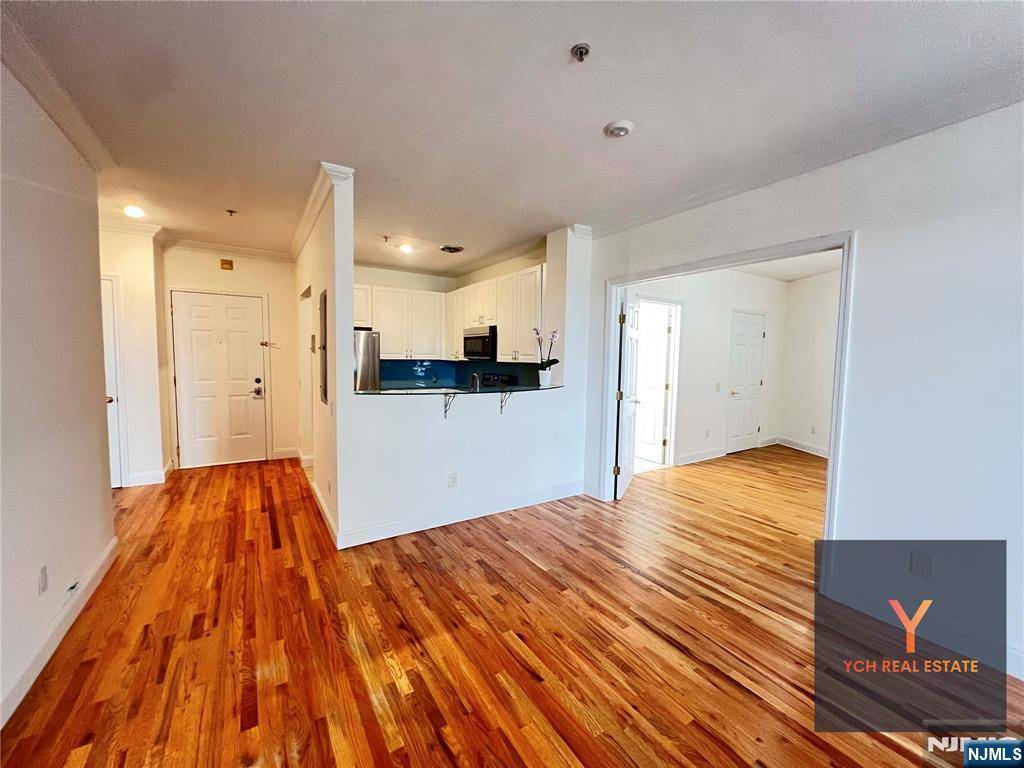 Edgewater, NJ 07020,1100 River RD #206