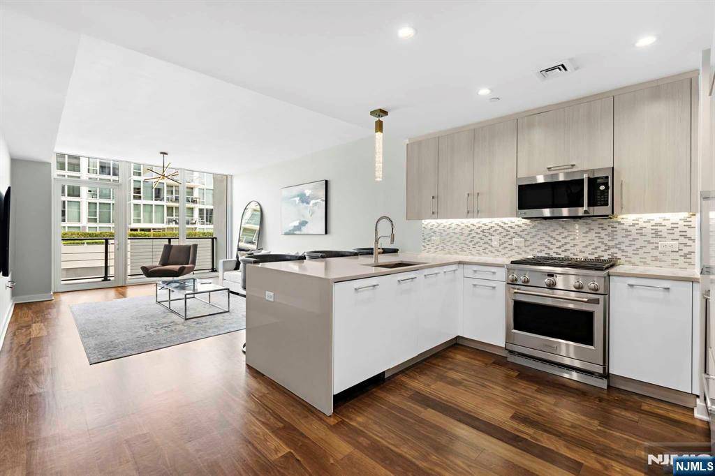 Weehawken, NJ 07086,1200 Avenue Port Imp #305