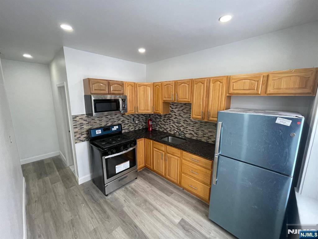 North Arlington, NJ 07031,136 Rutherford PL #1