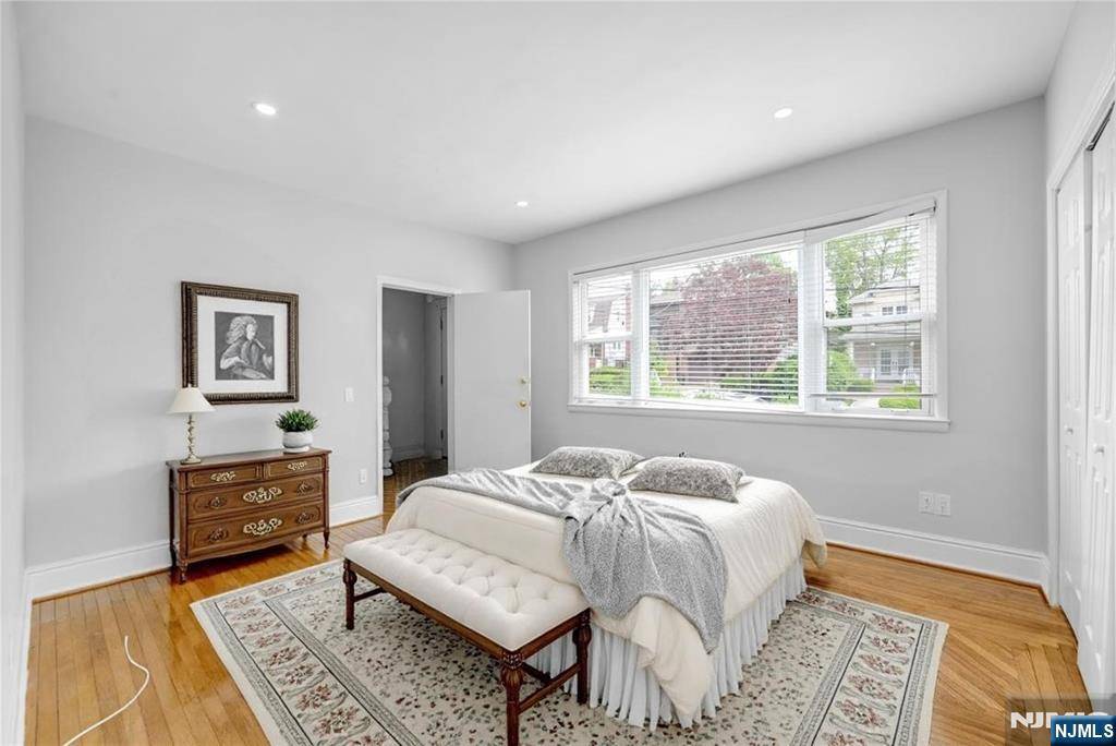 Englewood Cliffs, NJ 07632,10 E Bayview AVE
