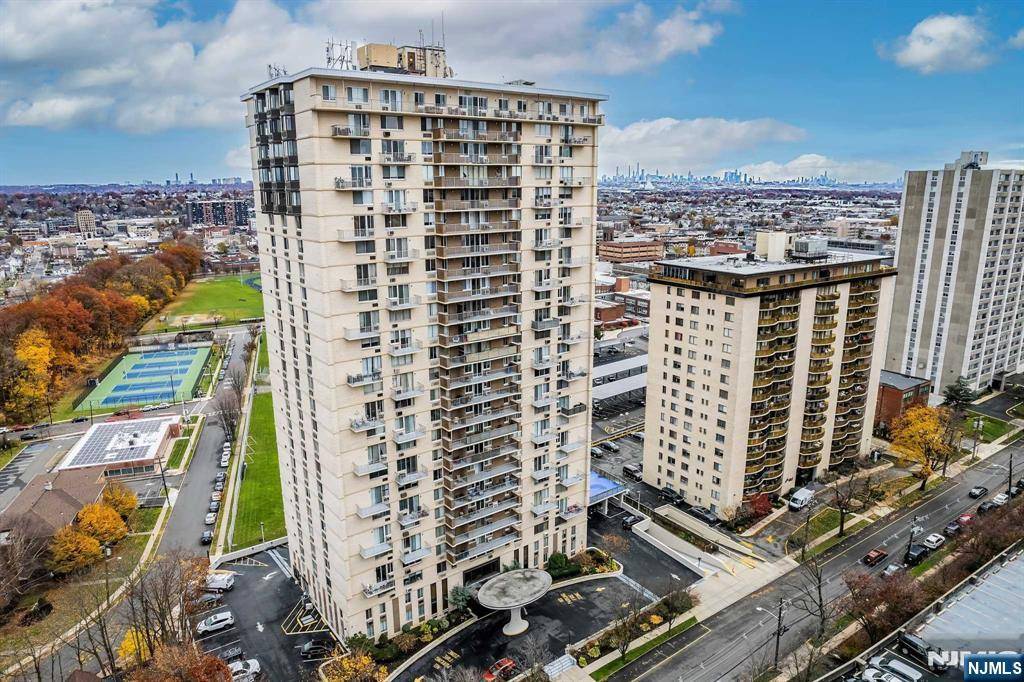 Hackensack, NJ 07601,160 Overlook AVE #12E2