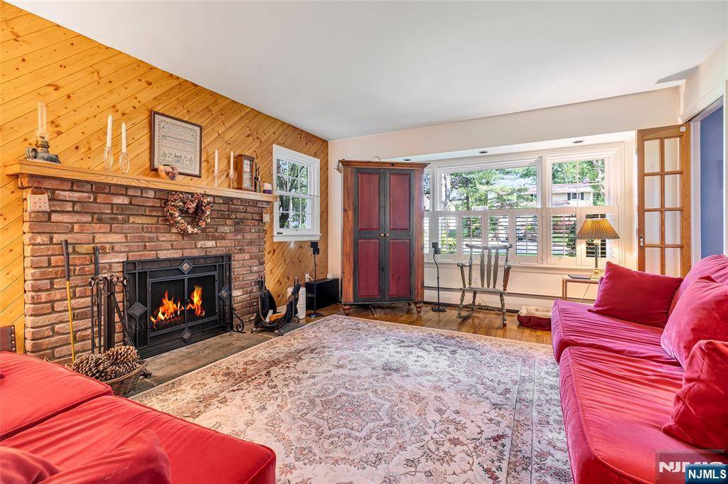 Ramsey, NJ 07446,119 Buckingham DR