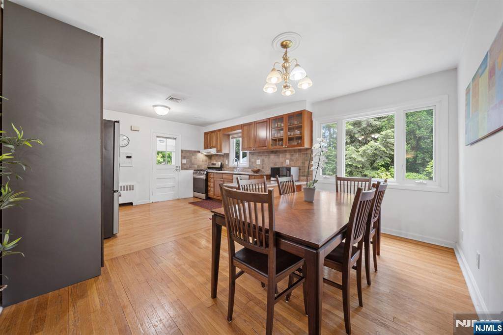 Cresskill, NJ 07626,382 Highland ST