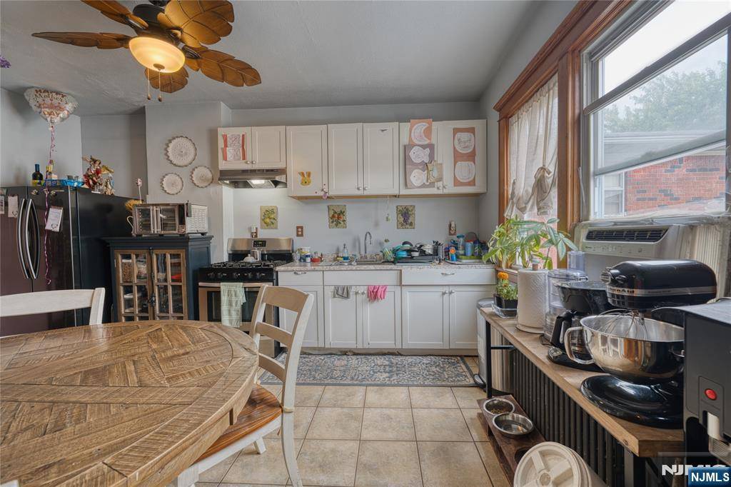 Fairview, NJ 07022,390 Delano PL