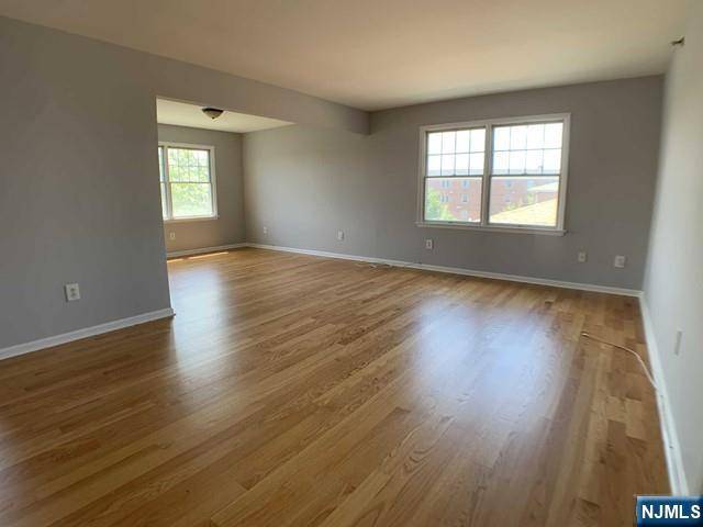 Palisades Park, NJ 07650,18 Prospect ST #4