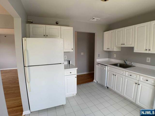 Palisades Park, NJ 07650,18 Prospect ST #4