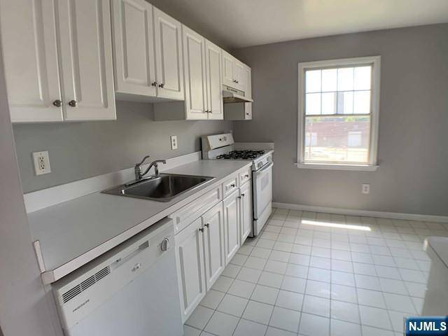 Palisades Park, NJ 07650,18 Prospect ST #4