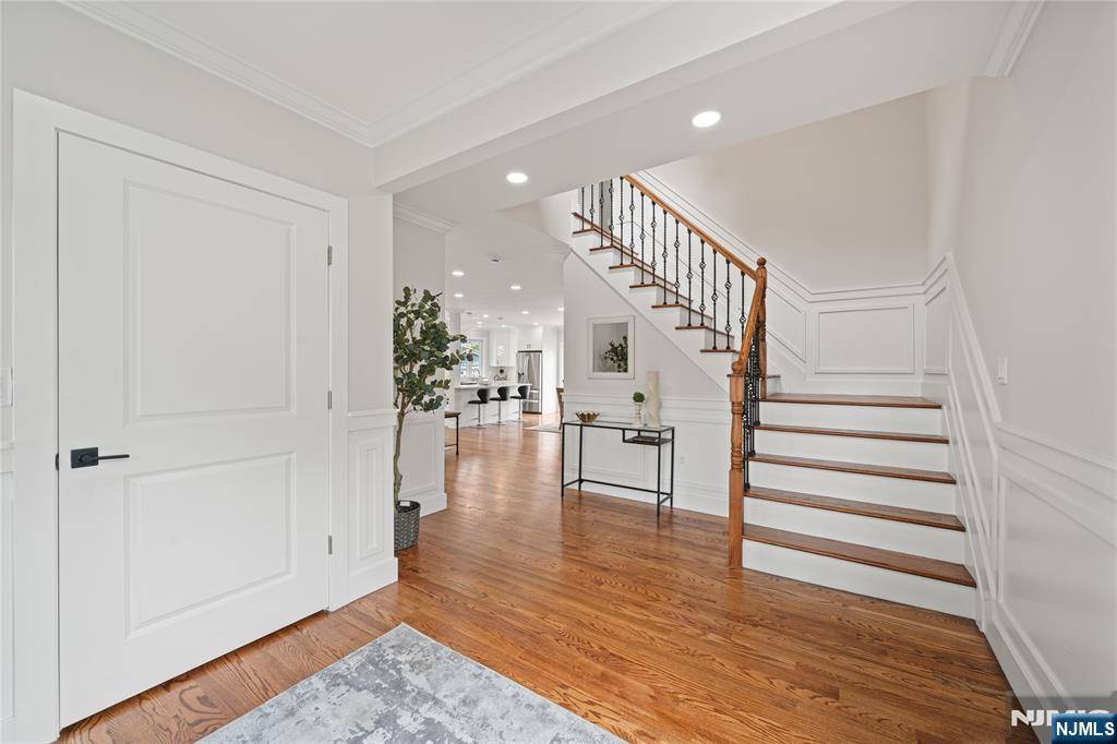 Fair Lawn, NJ 07410,25 Albert