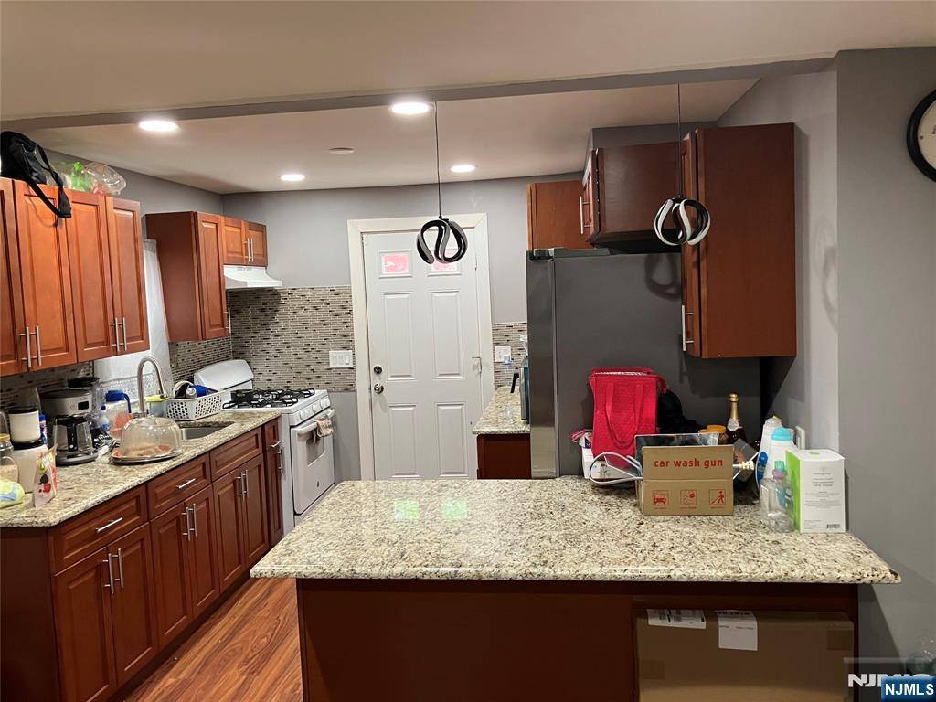 Orange, NJ 07050,53 Glenwood AVE