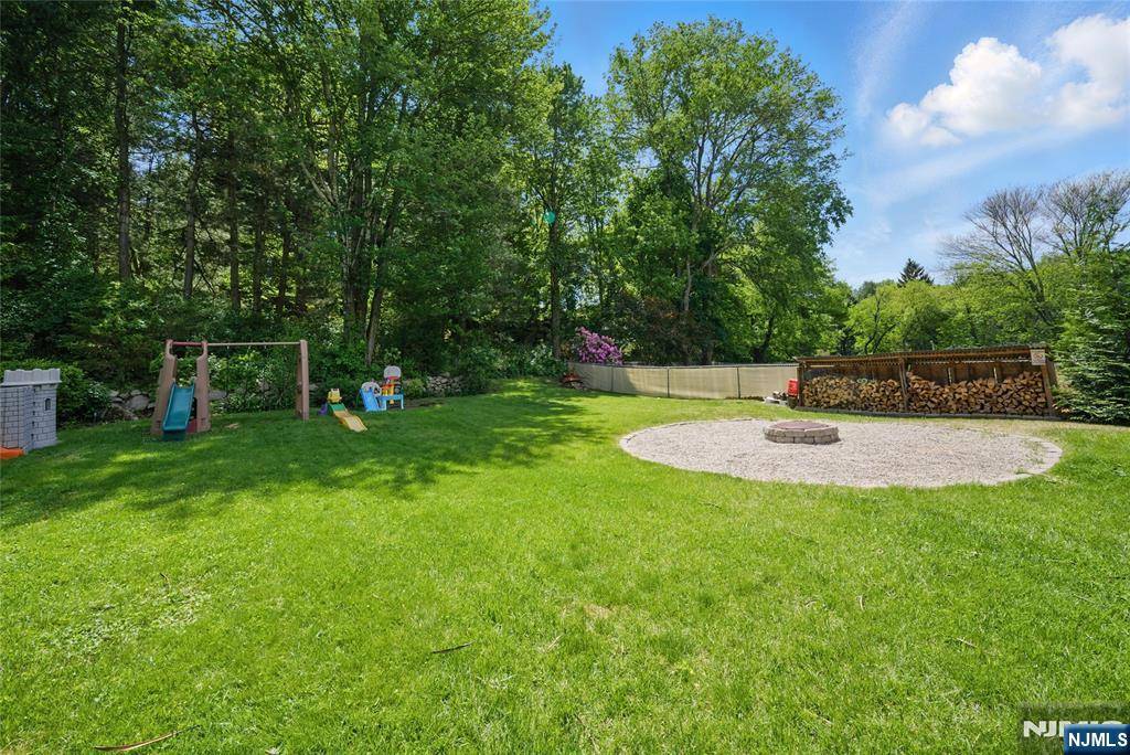 Denville Township, NJ 07834,22 Beaver Brook LN