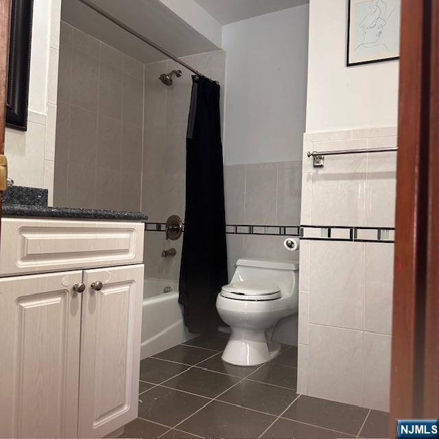 East Rutherford, NJ 07073,92 Hoboken RD #A