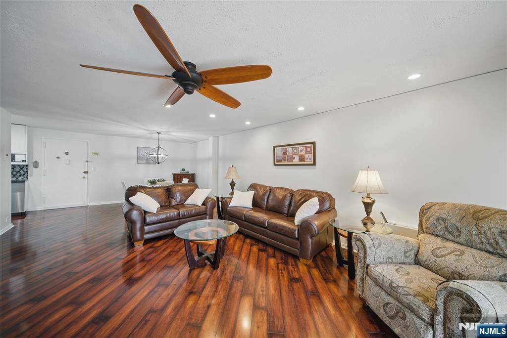 Ridgefield Park, NJ 07660,265 Main #707
